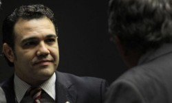 QUEM NÃO ESTIVER PREPARADO PARA A DEMOCRACIA, QUE RENUNCIE A ELA